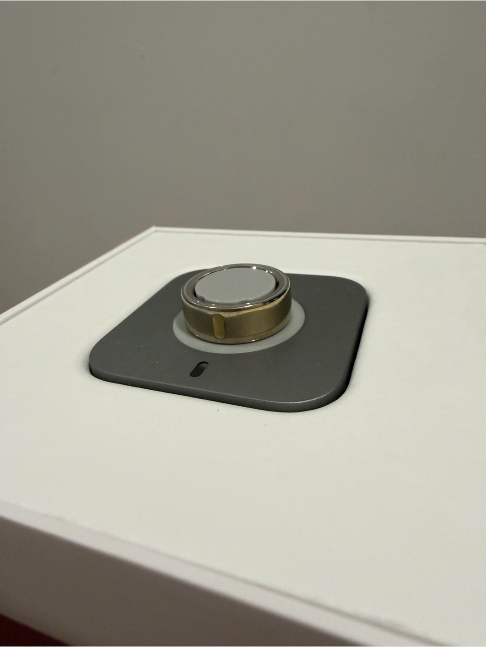 Oura Ring 4- Gold (size 7)